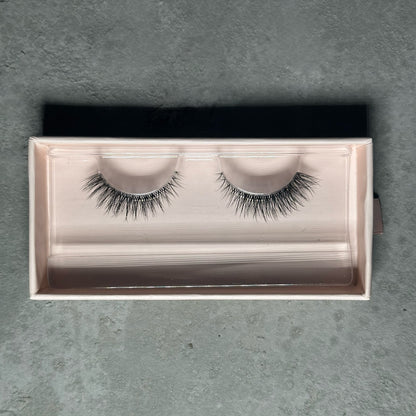 natural false eyelashes for everyday wear lightweight wispy look