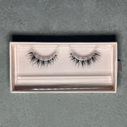 natural false eyelashes for everyday wear lightweight wispy look